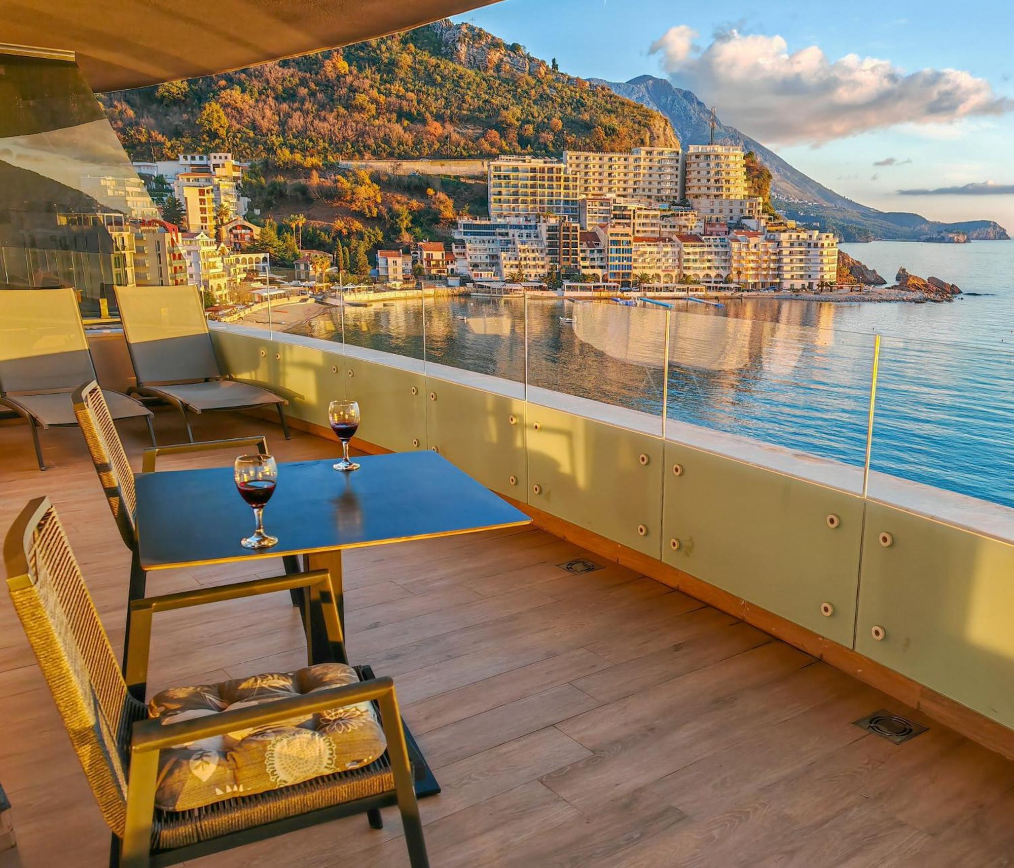 Beachfront Luxury Apartment บุดวา ภายนอก รูปภาพ